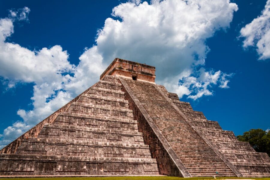 El Templo Mayor: Conexiones con las Deidades y el Culto Solar en la Cultura Azteca