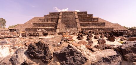 La Influencia de Tláloc y Chalchiuhtlicue en la Agricultura Azteca: Dioses del Agua y la Fertilidad